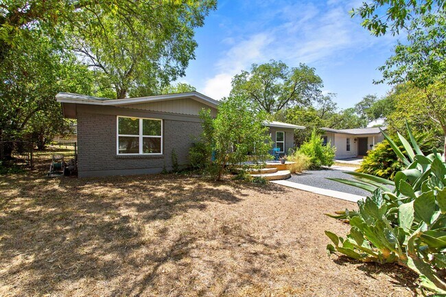 Photo - CONTEMPORARY HOME IN ALAMO HEIGHTS
