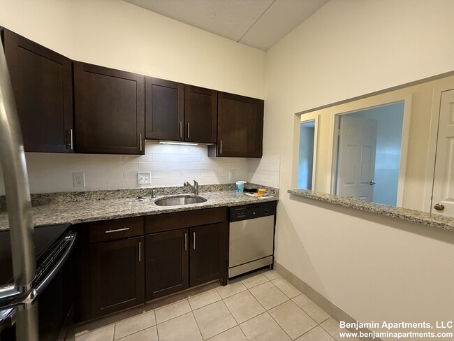 Building Photo - 736 Highland Ave Unit 113N