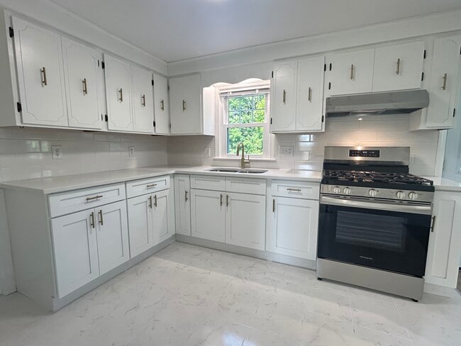 Kitchen - 1615 Cranston St Unit Second Floor