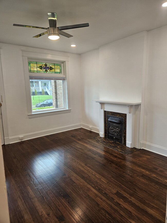 Front room fire place (non functioning and sealed). - 3914 S Madison Ave Unit Floor 1