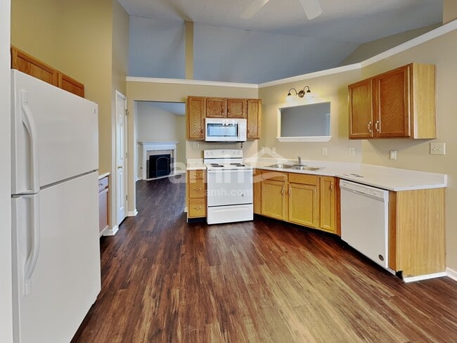 Photo - 730 Hawthorne Ln