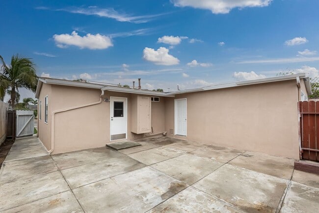 Photo - *** OCEANSIDE OASIS 2/1 WITH GARAGE, NEWLY... Unit 1407 Bush St.