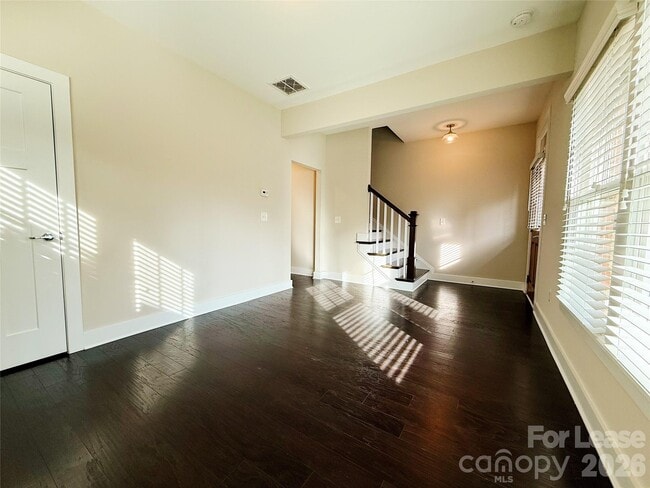 Photo - 1424 W 4th St