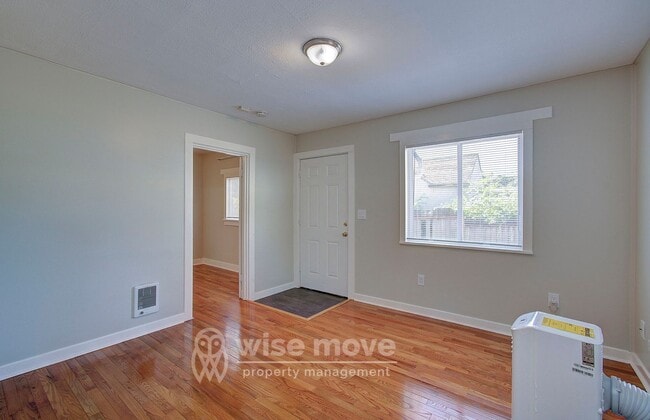 Photo - NW Greeley Duplex Unidad 805 NW Greeley