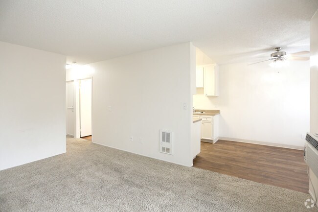 2 BR, 1 BA - 850 SF