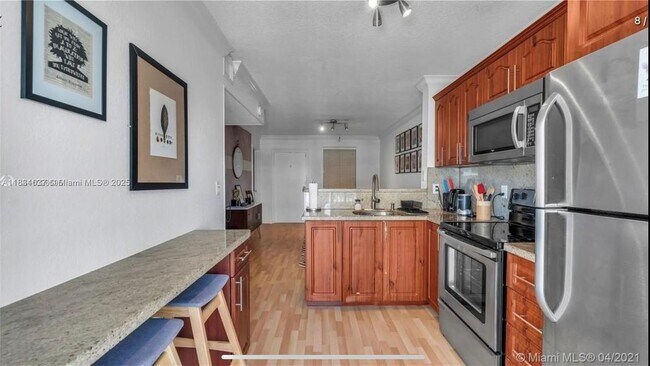 Building Photo - 2575 SW 27th Ave Unit 507 Rental