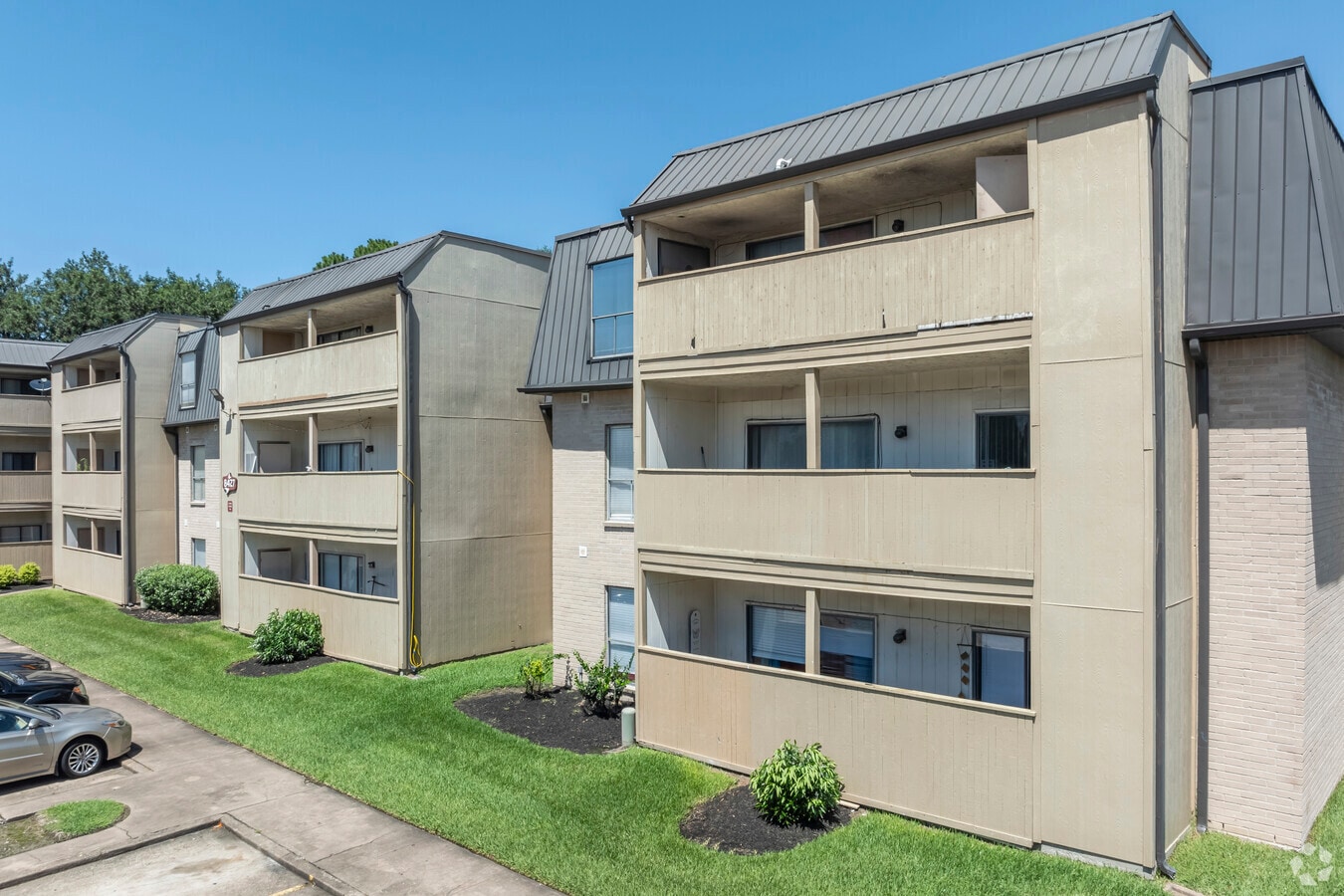 8415-8429 Hearth Dr - Alternate - Hearthwood Condo