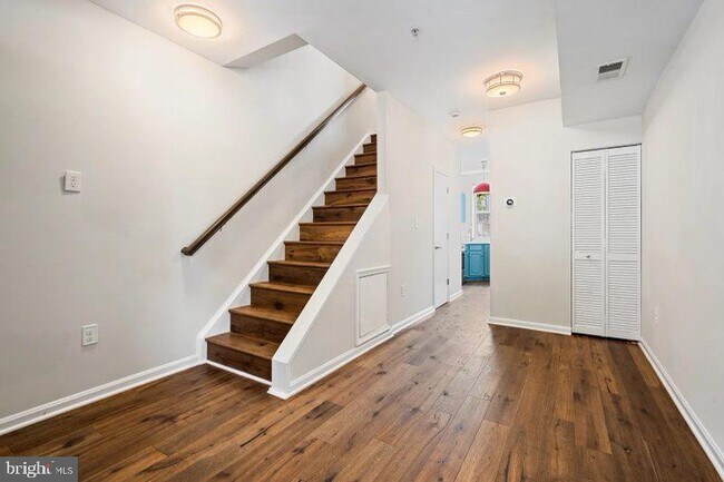 Photo - 424 Oakdale Pl NW
