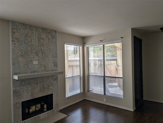Photo - 1881 Bering Dr