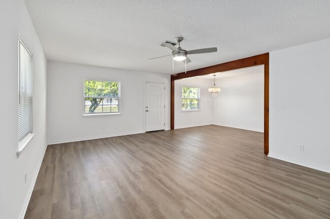 Photo - MOVE IN SPECIAL- Beautiful Newly Renovated 2/1 Duplex in St. Cloud - No HOA