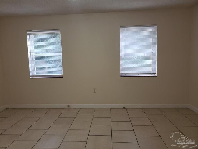 Photo - 204 Holmes Dr