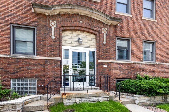 Building Photo - 2311 E North Ave Unit 3