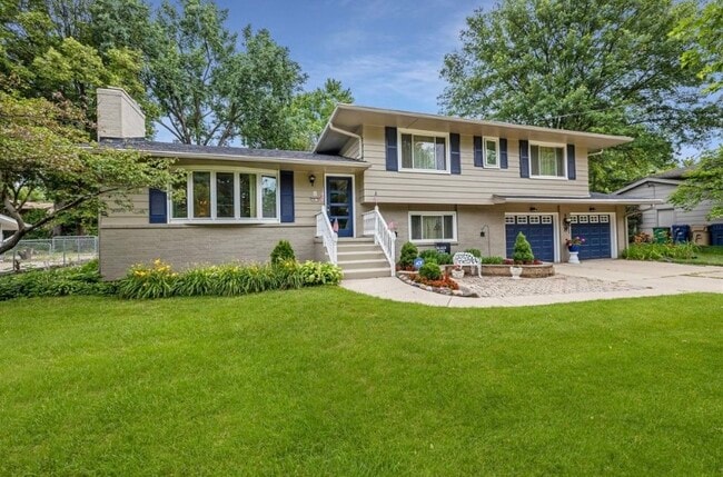 2815 Sherry Ln