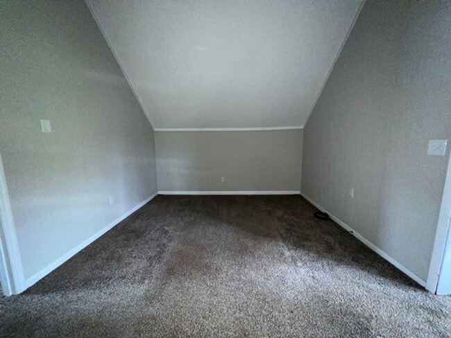 Photo - 518-520 Main St Apartment Unit 520