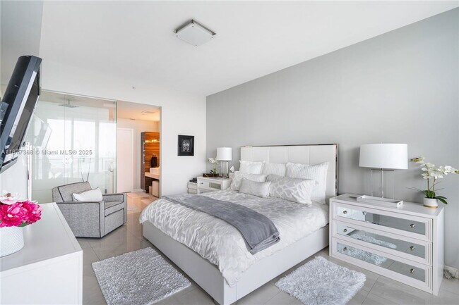 Photo - 2020 N Bayshore Dr Unidad 4004