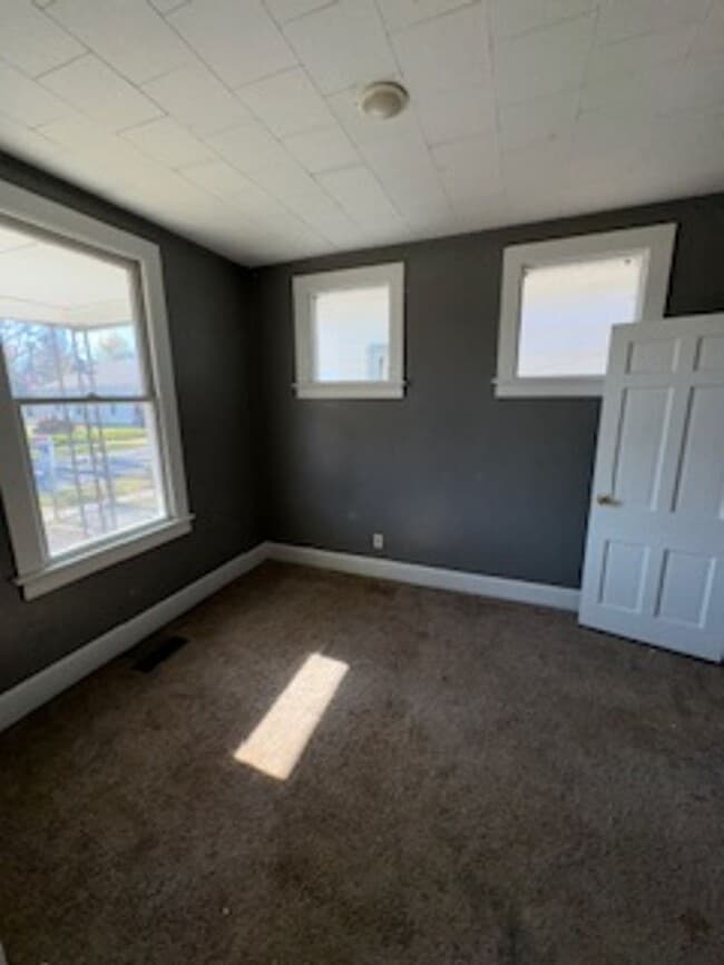 Photo - 658 E Louisiana St