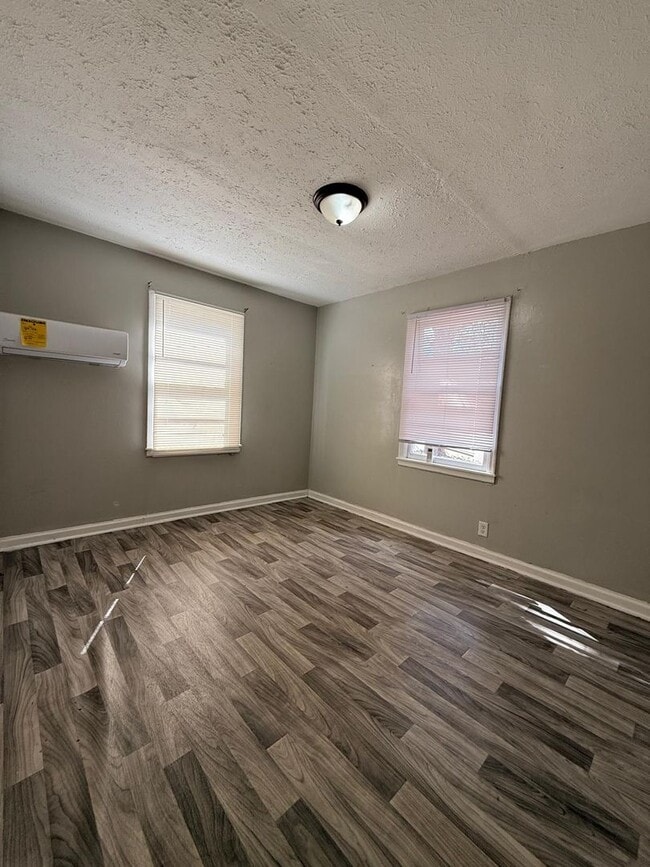 Photo - For Rent – 3 Bedroom / 1 Bathroom Home