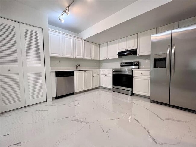 Photo - 701 N Pine Island Rd Unit 303