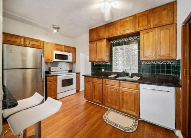 Photo - 625 Selkirk St