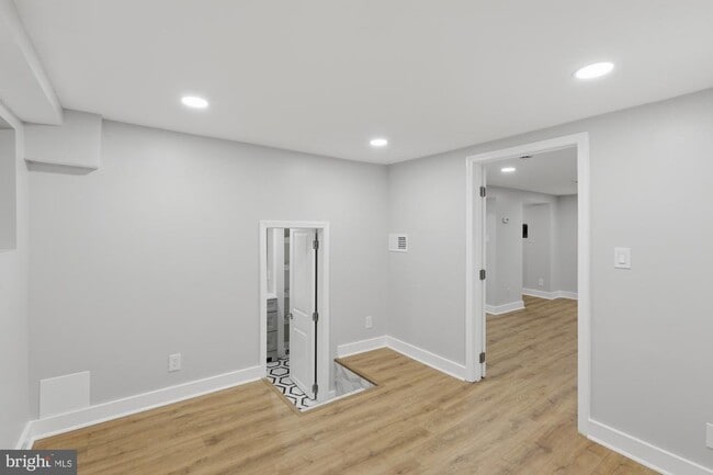 Photo - 2388 Champlain St NW