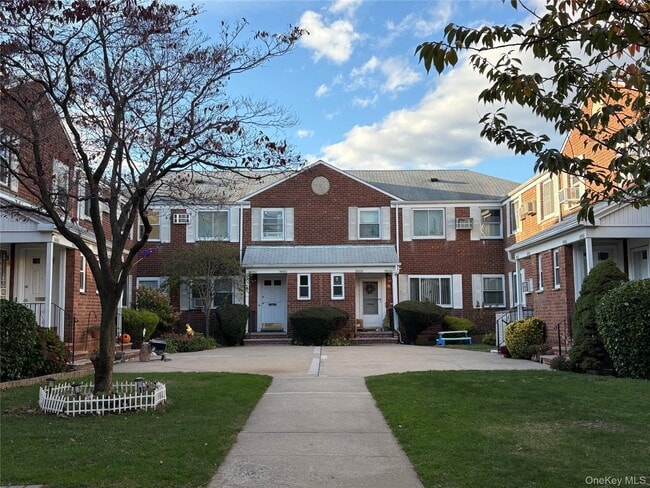 Building Photo - 245-39 76th Ave Unit 2nd Floor