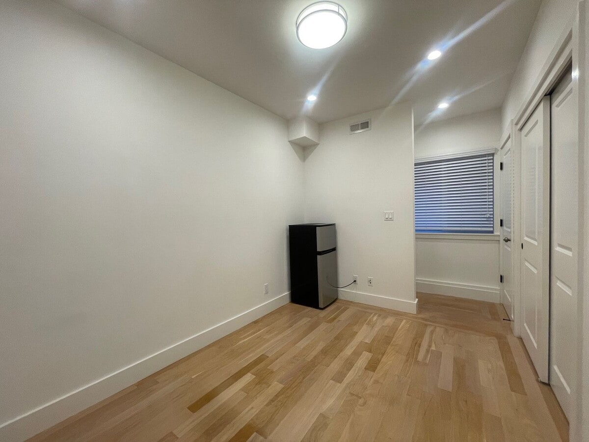 Photo - Nice and clean studio proximate to SFSU/SFCC (1st month rent free if qualified) Unit Rm 3