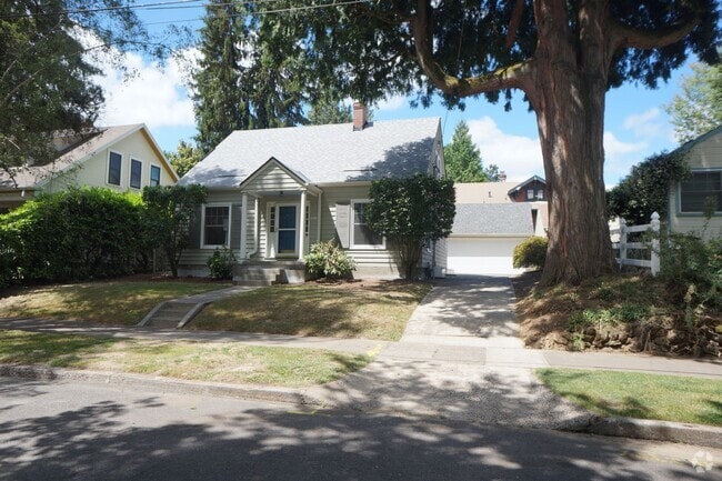 Building Photo - Westmoreland/Sellwood 3 bedroom Beauty! Rental