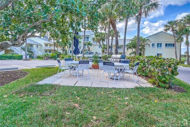 Building Photo - 5537 NE Gulfstream Way Unit 5537 Rental