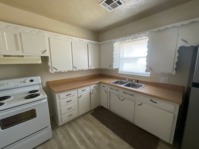 Photo - 3 Bed, 2 Bath, 1 Car Garage