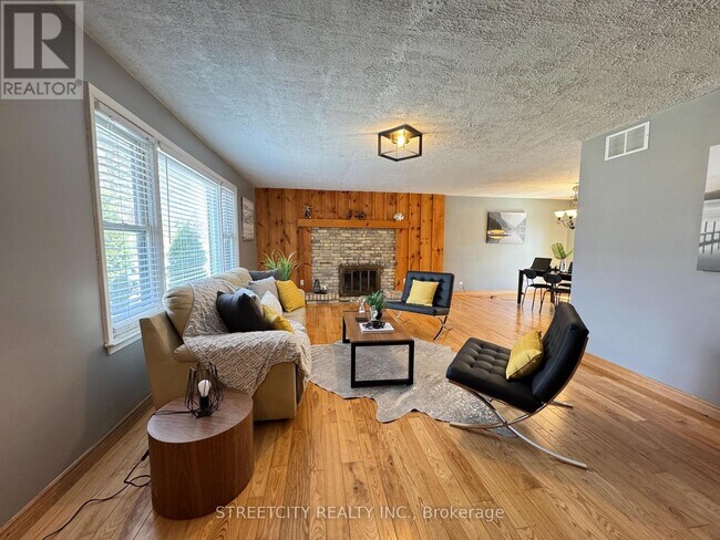 Photo - 924 Valetta St