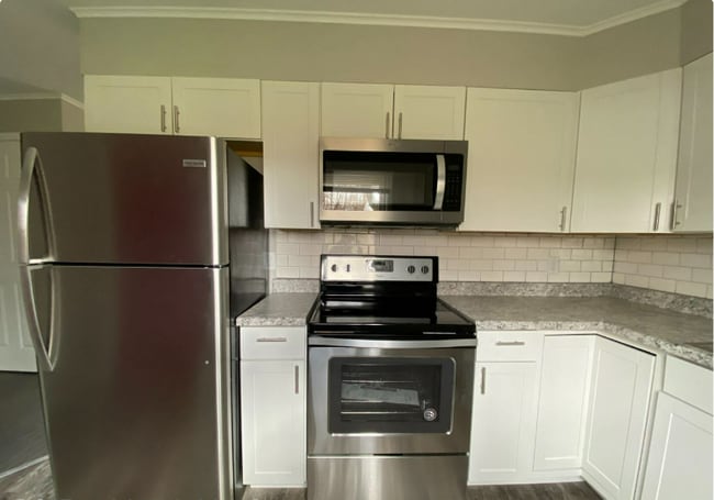 Photo - 121 E 35th St