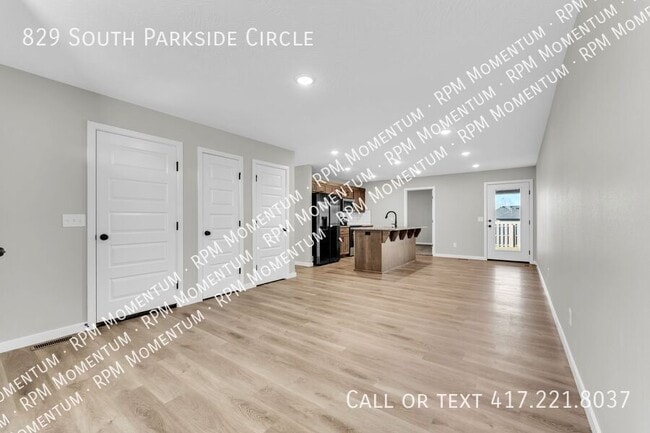 Photo - 829 S Parkside Cir