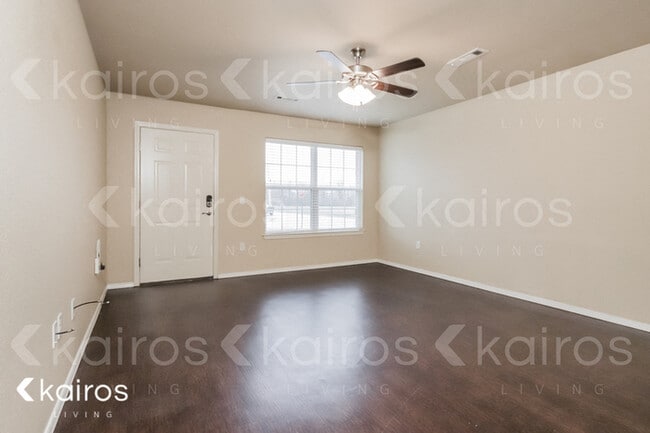 Photo - 3893 Thomas St