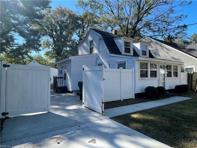 Charming Cape Cod Style, Impeccably Mainta... - Charming Cape Cod Style, Impeccably Mainta... House