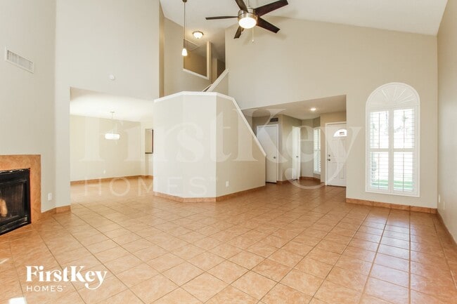 Photo - 521 E Wescott Dr