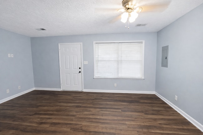 Photo - $1250 - 3 Bedroom 1 Bath Home offering Sunroom!