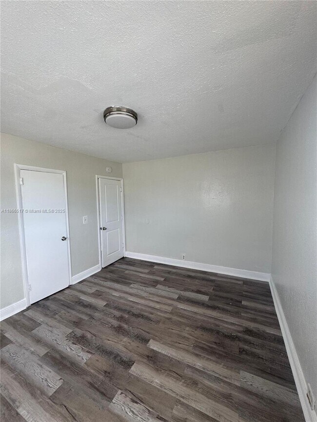 Photo - 1425 W 31st St Unit 3