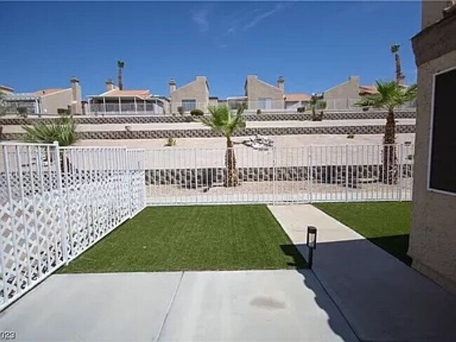 Photo - 1 YEAR LEASE FURNISHED OR UNFURNISHED, SHO...