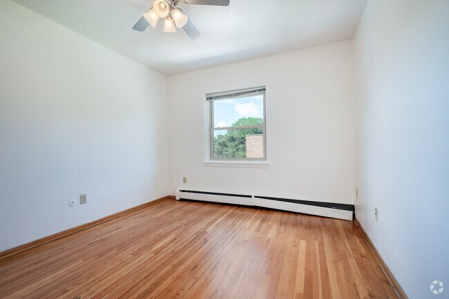 1BR, 1BA - 473SF - Bedroom
