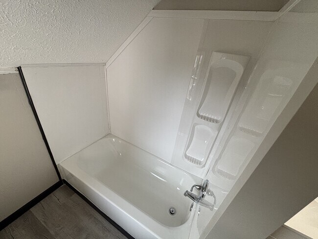 Photo - 621 Greenfield Ave SW