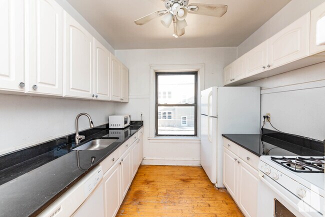 Photo - 4455 N Artesian Ave Unit 2