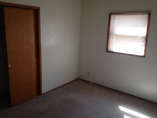 Photo - 1021 Valley Dr NW