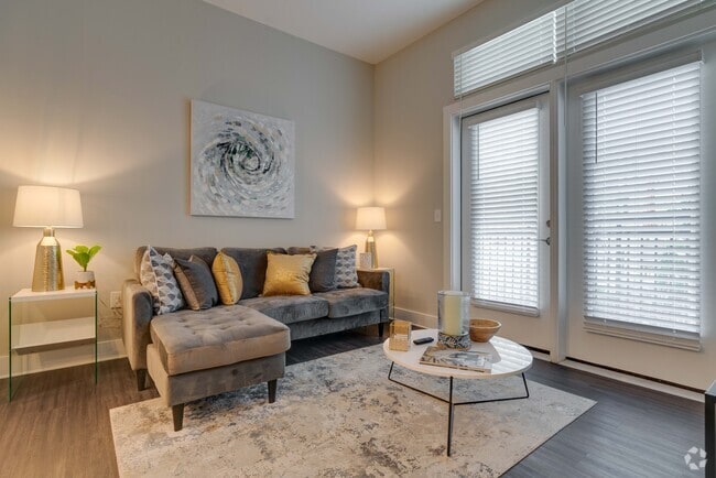1BR, 1BA - 790SF