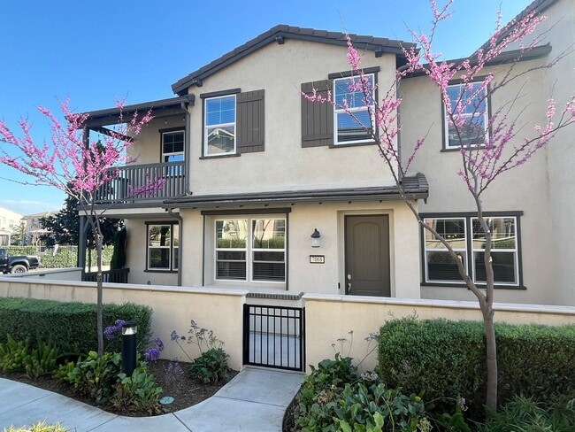 Building Photo - Spacious 3 bedroom, 3-bathroom condo for rent