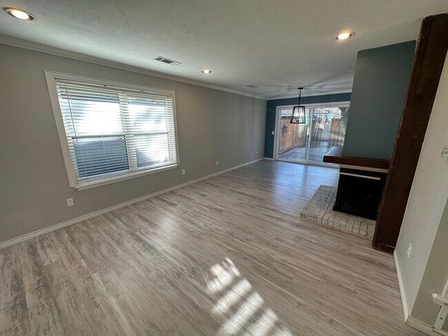 3000 Fleetwood Dr