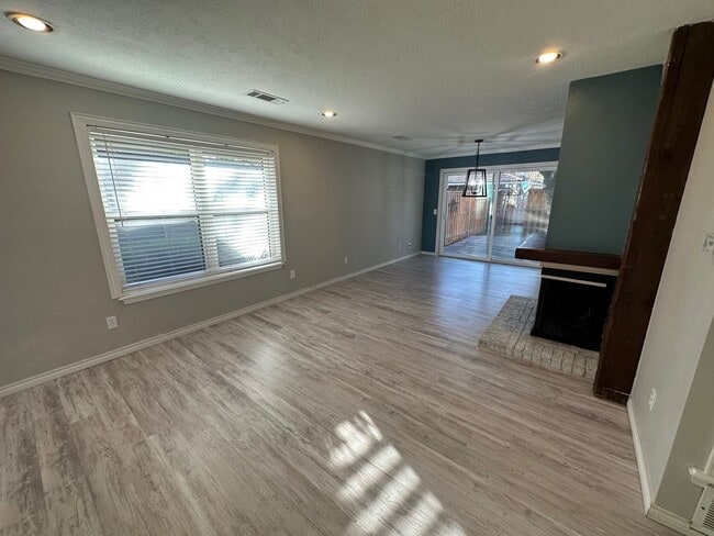 Photo - 3000 Fleetwood Dr