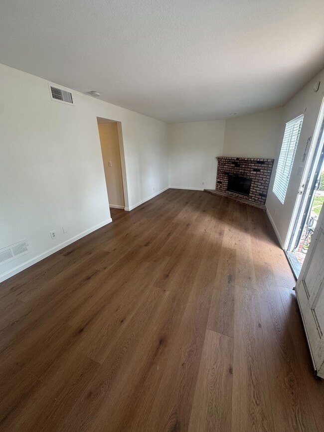 Building Photo - 331 Newport Ave