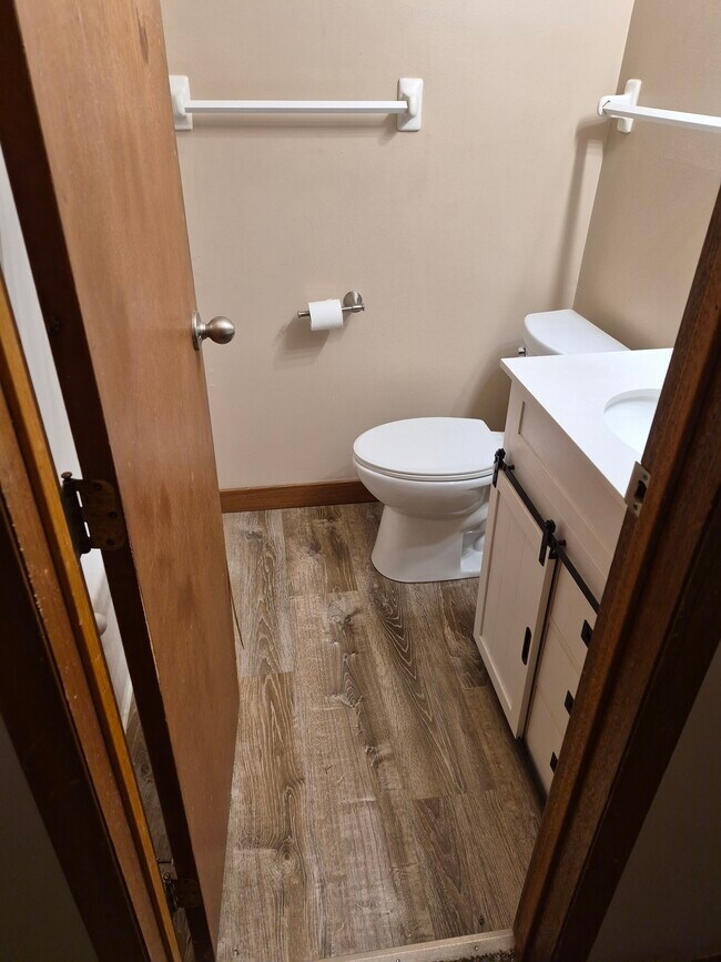 Photo - 466 Heritage Cir