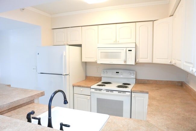 Photo - 2112 S Cypress Bend Dr Unit 404