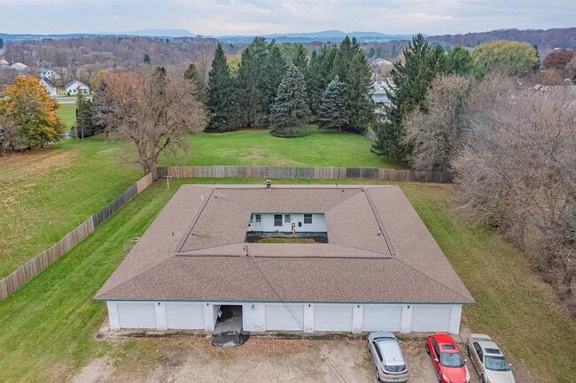 Building Photo - 40 Adirondack View